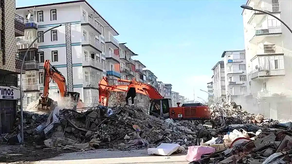 Depremde Yıkılan Binalarda Müteahhitin Cezai Sorumluluğu