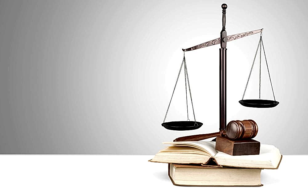 “Adaletsizliğin en büyüğü, adil olmayıp adil gibi görünmektir.”